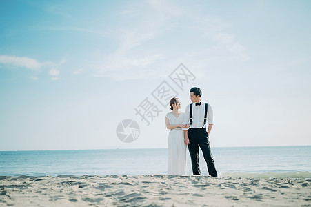模特儿情侣结婚海边婚礼肖像图片