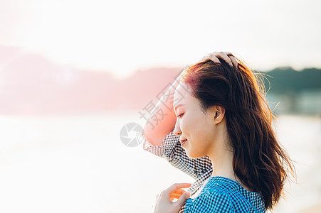 单人太阳日光市一个女人在海里图片