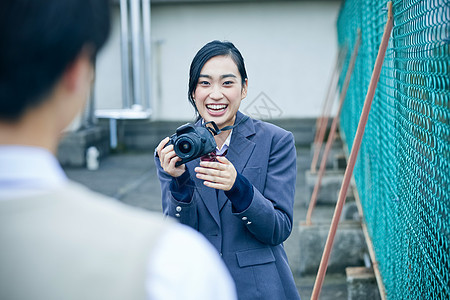 高中女生给男生拍照图片