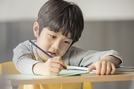 认真学习的人图片