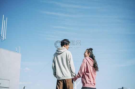 女人日本人年轻几个好朋友图片