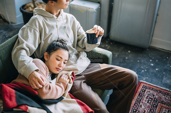 男子户内夫妇夫妻生活方式图片