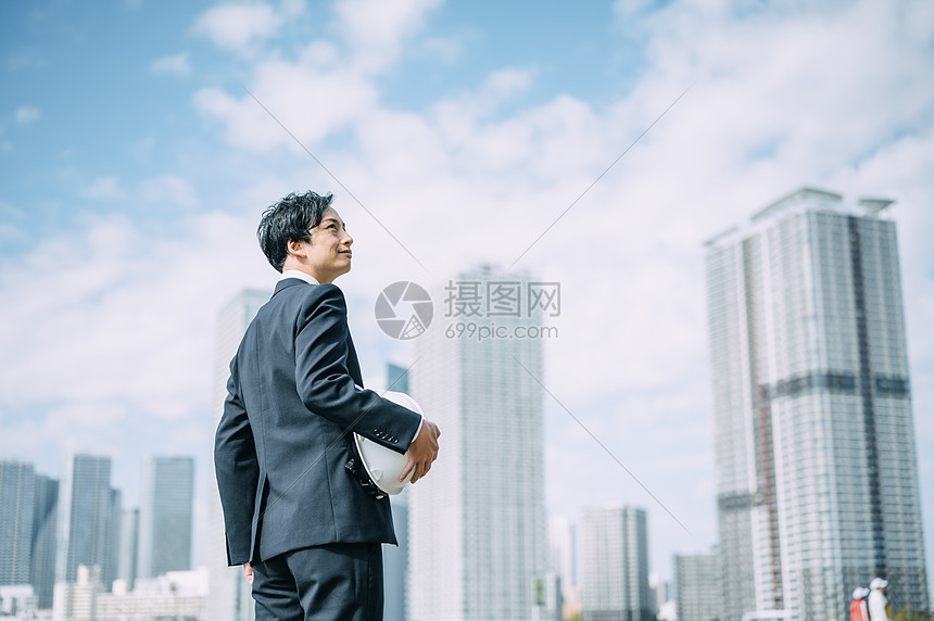 亚洲二十几岁商务人士与盔甲的一个商人图片