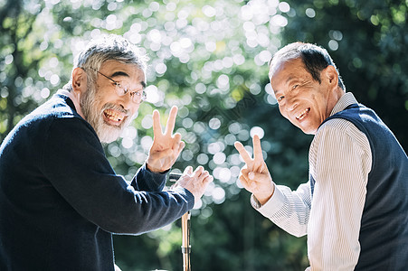 日本人年老笑容老人和他的朋友图片