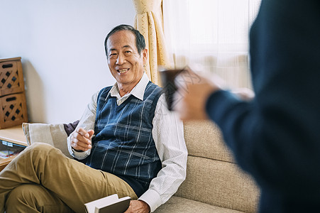 年长的夫妇下午茶时间图片