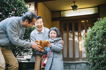 年长的夫妇问候孙子图片