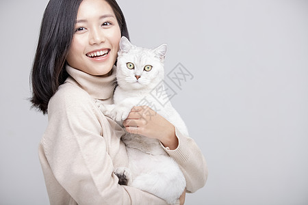 青年女子抱着宠物猫咪图片