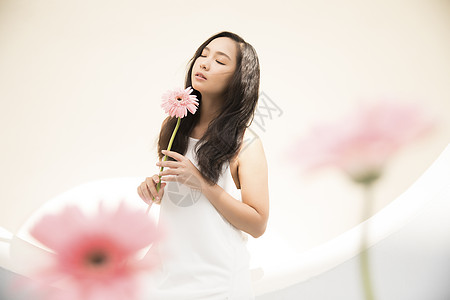 拿花少女背景 拿花少女摄影图片 拿花少女壁纸 摄图网