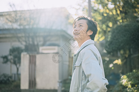 户外透气的专业技术男士图片