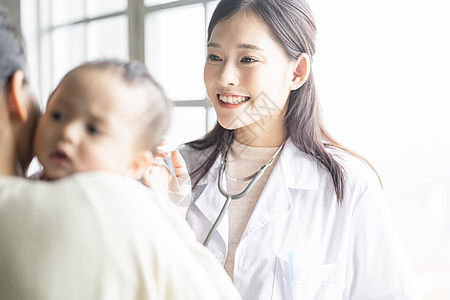 青年女性的惬意居家生活图片