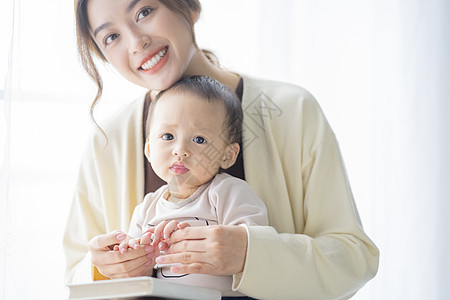 青年宝马居家休闲生活图片