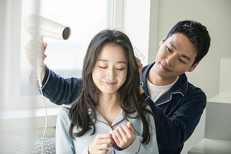 季韩国人评价情侣吹风机睡衣图片素材
