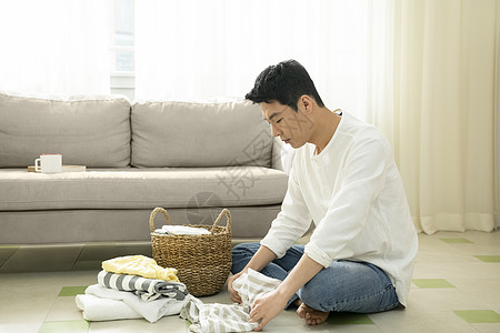 亚洲人清洁韩国人男人洗衣店生活方式图片