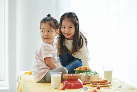 东西放在桌子上图片_东西放在桌子上素材图片大全_摄图网