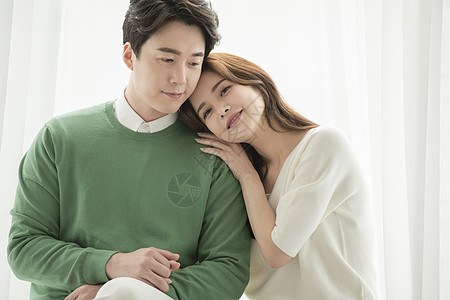 未成年人同居成年女子在内30岁夫妻背景