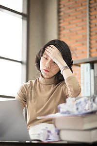 疲惫苦恼的商务女性图片