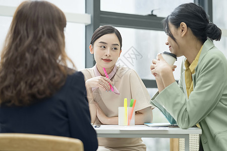 年轻的商务都市白领女孩图片