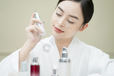 女生化妆年轻女子护肤背景