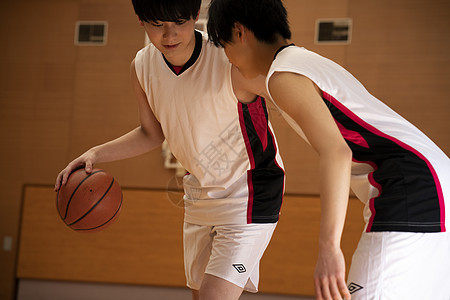 学校锻炼男人们男子打篮球图片