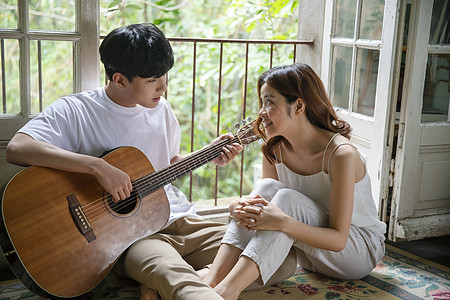 白天客厅阳光图片