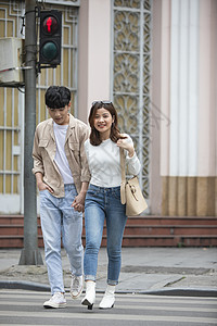 逛街约会的年轻情侣图片素材