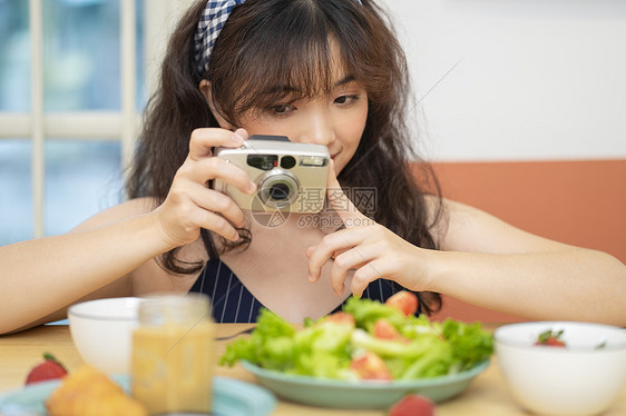 可爱的居家女孩肖像图片