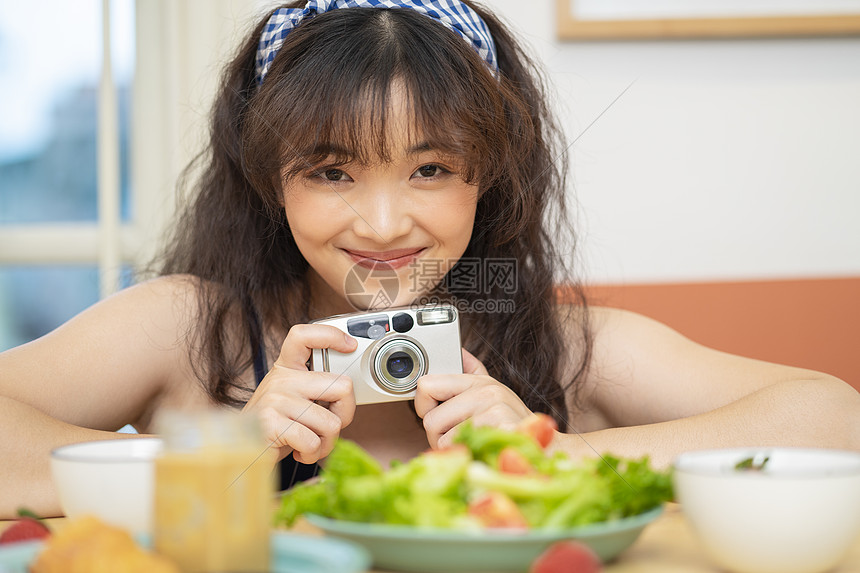 可爱的居家女孩肖像图片