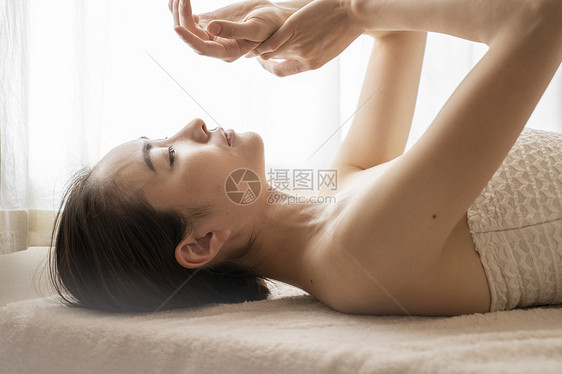 女性spa身体护理图片