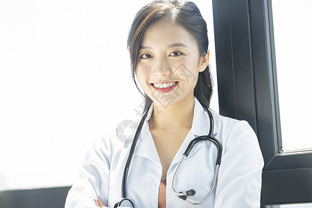 微笑的女性医生形象图片