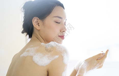 浴室身体护理人类妇女的生活方式放松洗澡时间高清图片