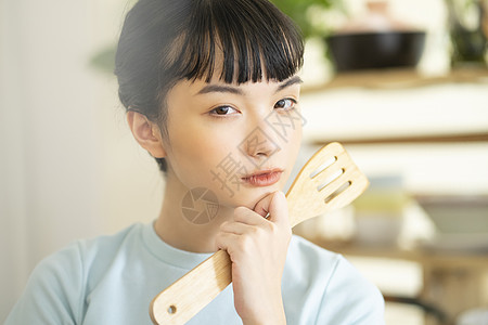 寿司料理居家烹饪美食的可爱女孩背景