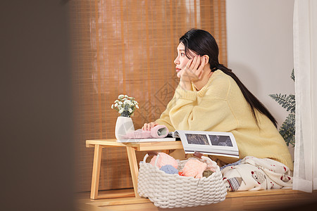 女性独自在家心不在焉照片  |女性一个人在家心不在焉模板  |心 