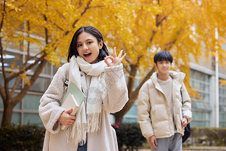 青年女大学生形象图片