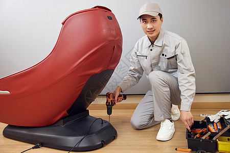 工人上门维修按摩座椅形象图片素材