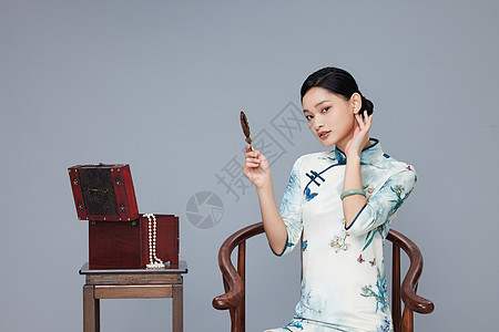 电脑壁纸古风国风美女照镜子背景