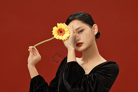 鲜花与复古美女背景图片