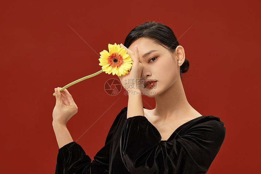 鲜花与复古美女图片