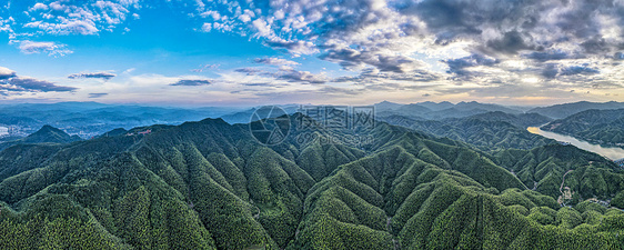 航拍山脉全景图图片