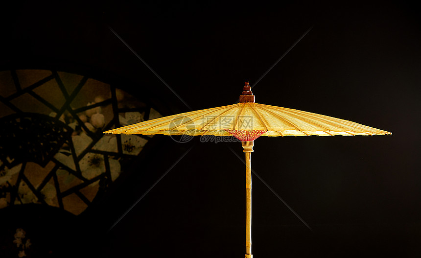 中国传统古风油纸伞图片