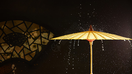 雨中伞雨中的中国传统古风油纸伞背景