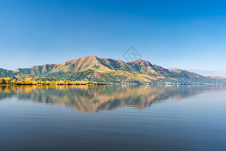 西昌邛海泸山倒影背景