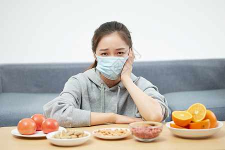 对食物过敏的女性图片