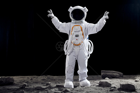 创意宇航员登月肖像照图片