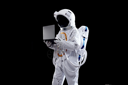 宇航员手拿笔记本电脑背景图片