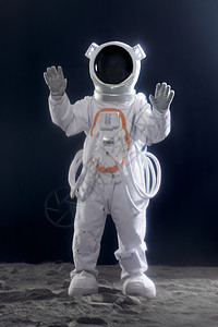 创意太空宇航员触碰虚拟屏幕图片