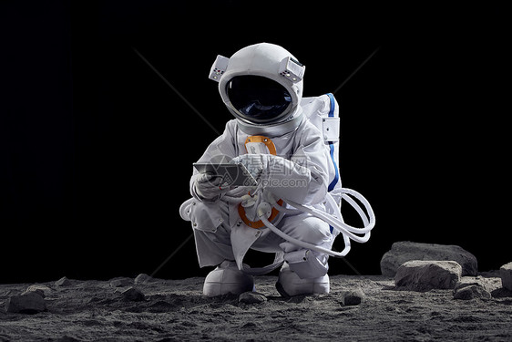 宇航员手拿平板电脑图片