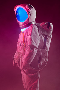 赛德朋克素材红色的烟雾中的宇航员背景