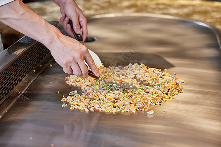 高端商务酒店厨师制作铁板炒饭图片