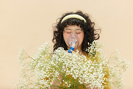 春季戴口罩女孩因花粉过敏戴上呼吸器背景