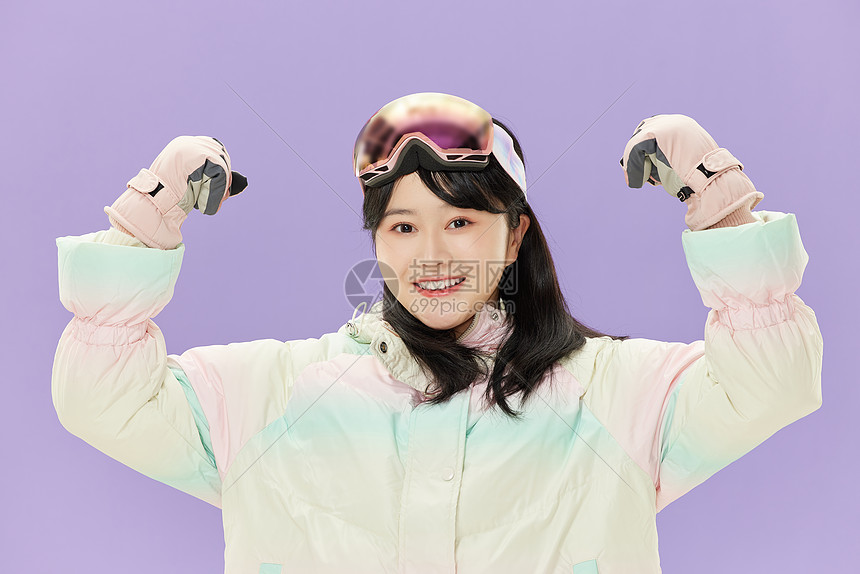 身着滑雪服的冬季可爱少女图片